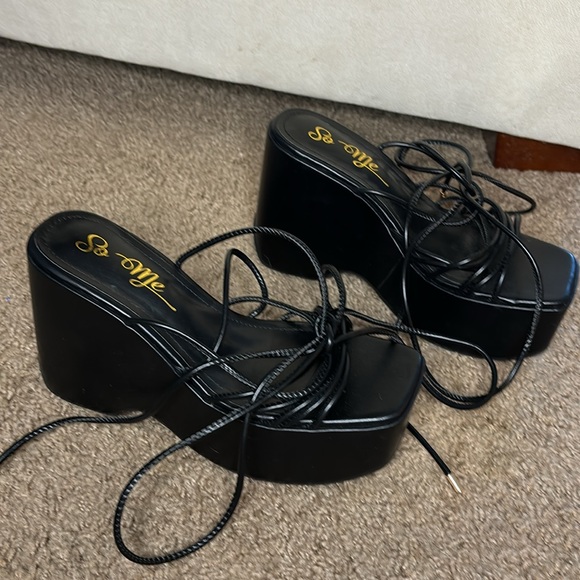 So Me Platform Wedges - Picture 2 of 3
